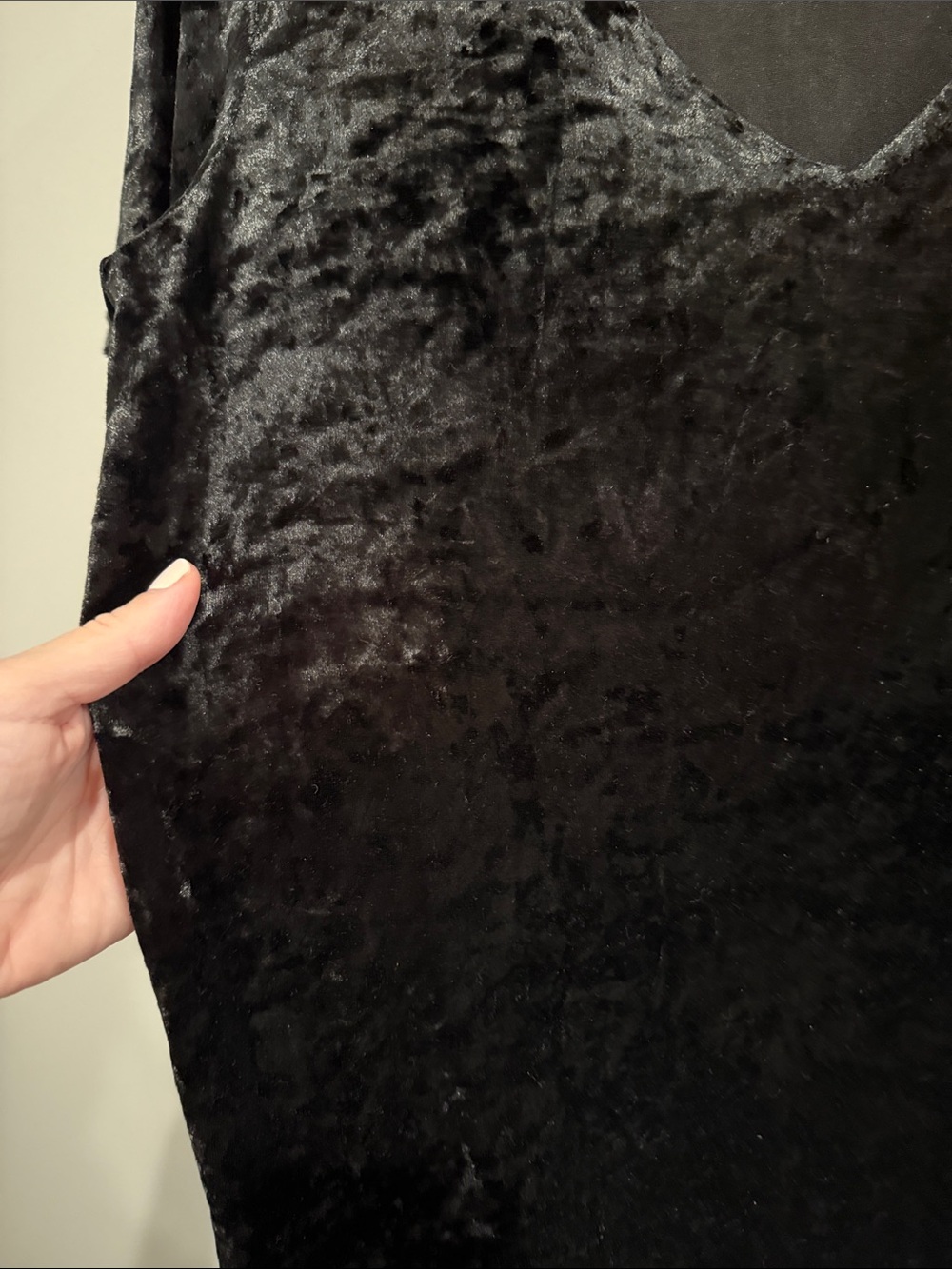 Honey Punch Black Crushed Velvet V-Neck Short Sleeve Top with Mock Neck - Picture 3 of 6
